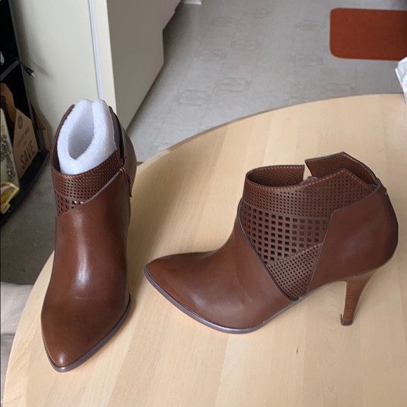 Shoes/booties - Picture 2 of 4